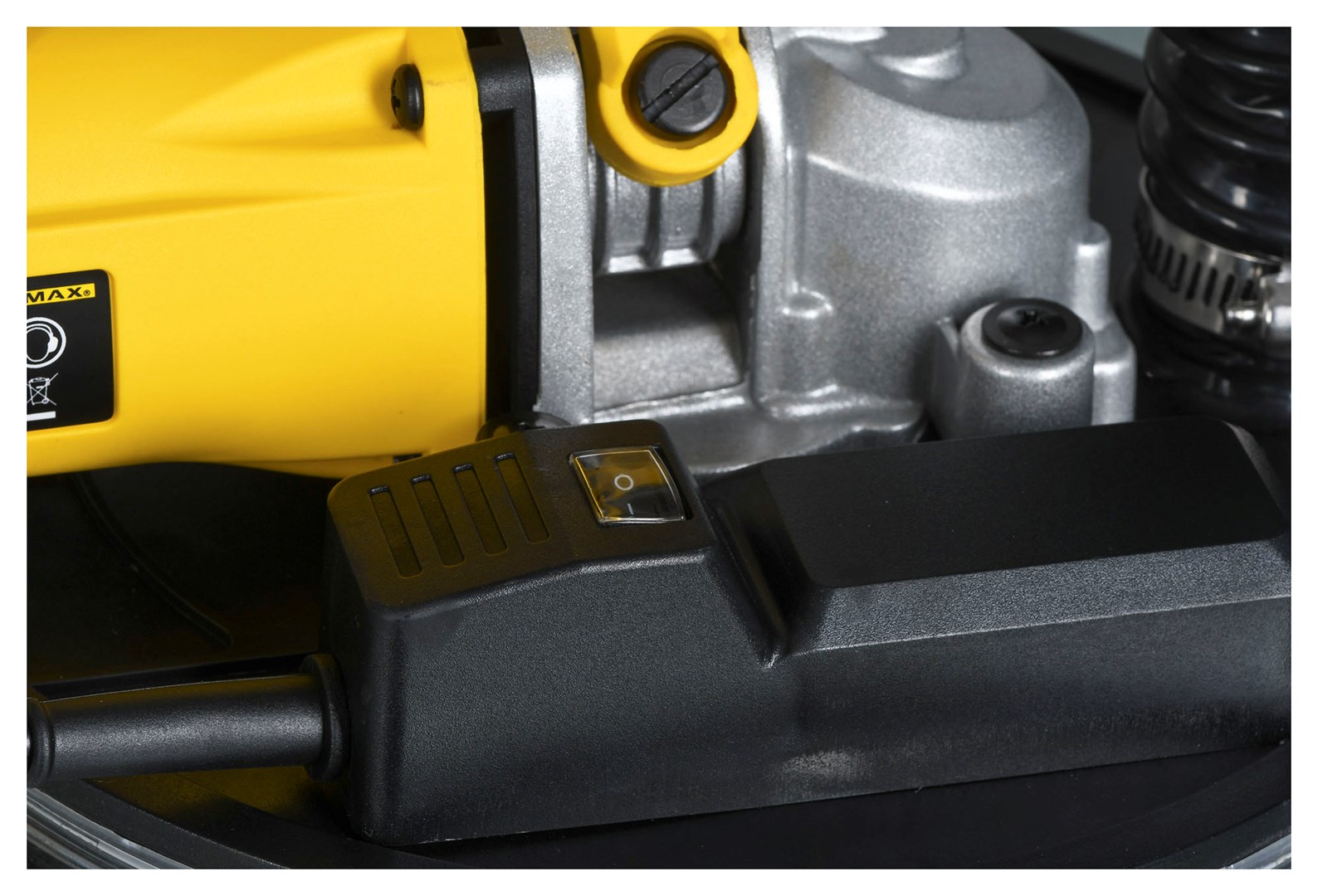 R83605i3S030q1q7x3x3f824F6N5x3o9